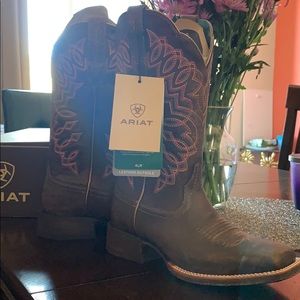 New Ariat  cowgirl boots